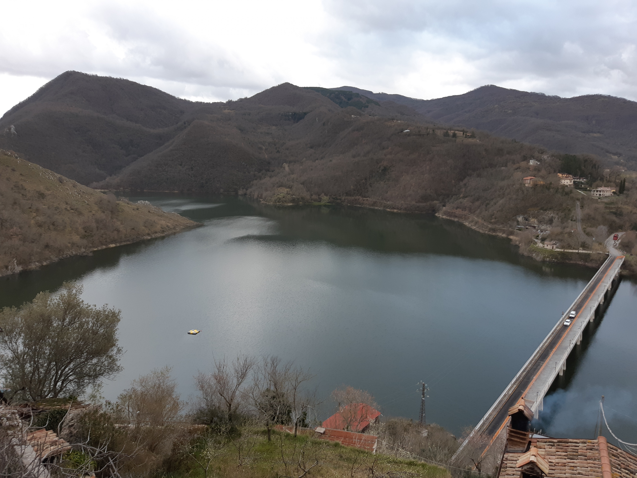 Vista del lago da Castel di Tora